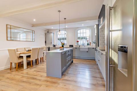 5 Blenheim Square, Leeds, LS2 9AR