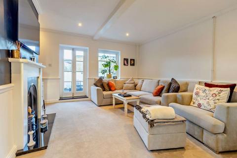 5 Blenheim Square, Leeds, LS2 9AR