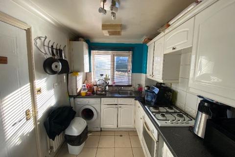 2 bedroom flat for sale, Field Mead, Mill Hill