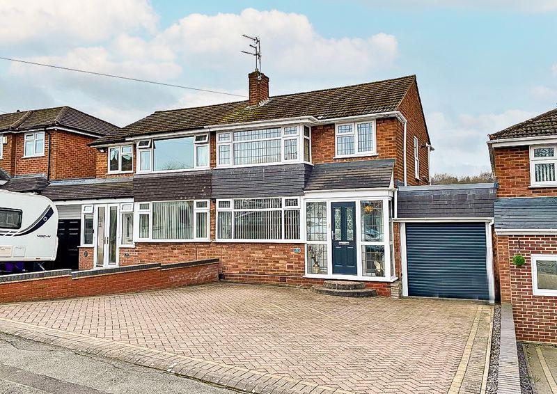 Wendover Road, ETTINGSHALL PARK, WV4 6NA 3 bed semidetached house for