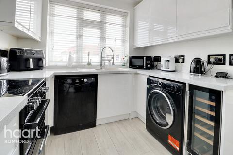 39a Richards Avenue, Romford, RM7 9ES