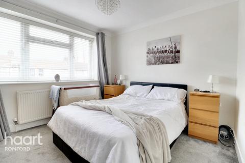 39a Richards Avenue, Romford, RM7 9ES