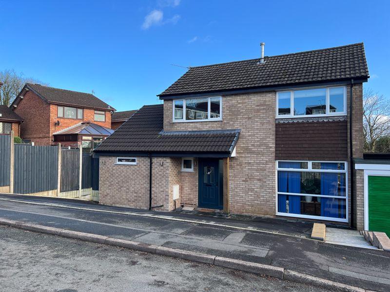 Beggars Lane, Leek 3 bed link detached house for sale £335,000