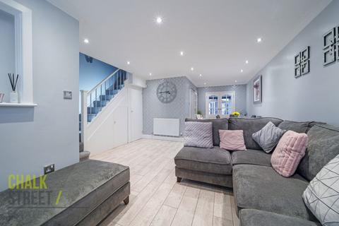 8 Lynbrook Close, Rainham, RM13 8DD