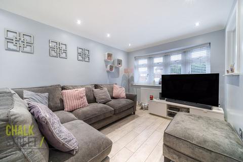 8 Lynbrook Close, Rainham, RM13 8DD