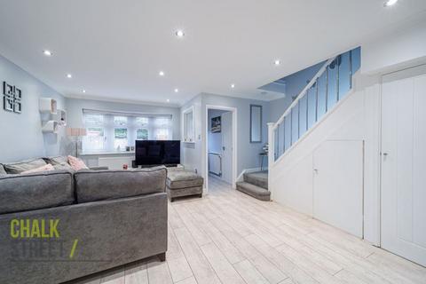 8 Lynbrook Close, Rainham, RM13 8DD