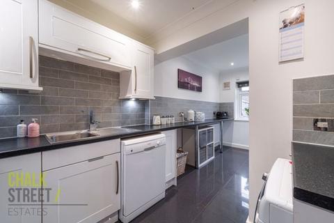 8 Lynbrook Close, Rainham, RM13 8DD