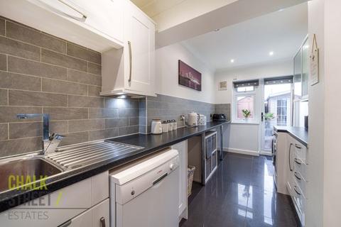 8 Lynbrook Close, Rainham, RM13 8DD