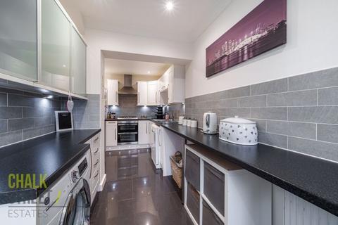 8 Lynbrook Close, Rainham, RM13 8DD
