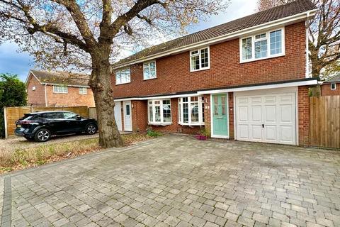 3 Gloucester Close, Frimley Green, Camberley, GU16 6LT