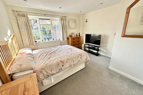 3 Gloucester Close, Frimley Green, Camberley, GU16 6LT