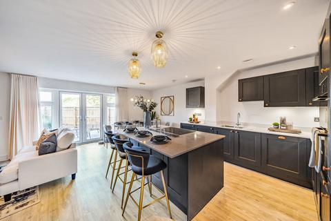 3 bedroom townhouse for sale, The Crescent, Surrey GU16