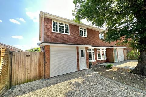 1 Gloucester Close, Frimley Green, Camberley, GU16 6LT