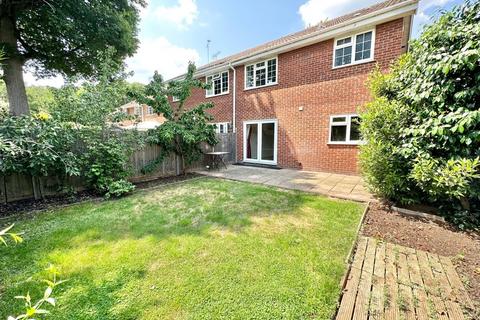 1 Gloucester Close, Frimley Green, Camberley, GU16 6LT