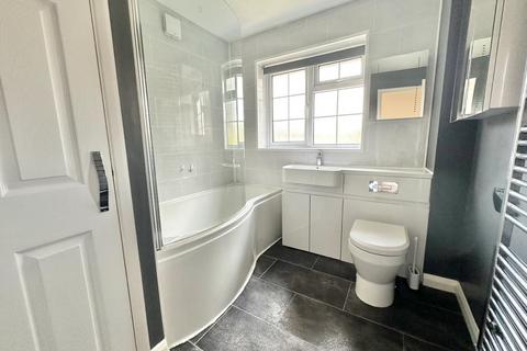 1 Gloucester Close, Frimley Green, Camberley, GU16 6LT