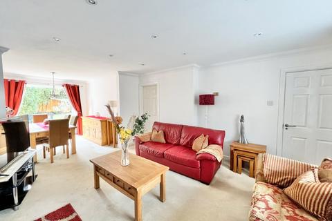 14 Broadlands, Frimley, Camberley, GU16 8YX