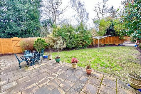 14 Broadlands, Frimley, Camberley, GU16 8YX