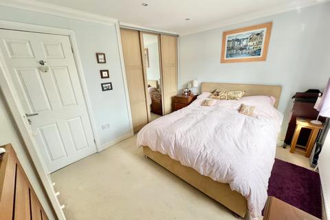 14 Broadlands, Frimley, Camberley, GU16 8YX