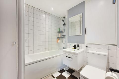 43 Edmeston Close, London, E9 5TJ