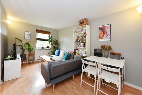 43 Edmeston Close, London, E9 5TJ