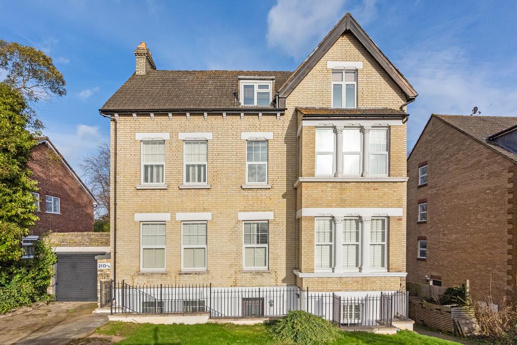 Sylvan Road, London, SE19 2 bed apartment for sale £599,995