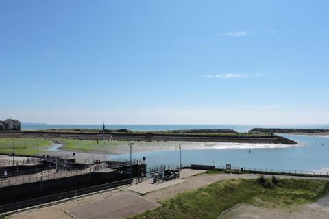 2 bedroom flat to rent, Bermuda Place, Eastbourne, East Sussex, BN23