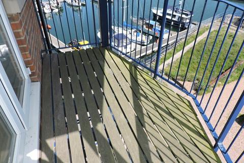 2 bedroom flat to rent, Bermuda Place, Eastbourne, East Sussex, BN23
