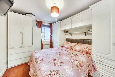 2 bedroom flat for sale, Martini Drive, Enfield EN3