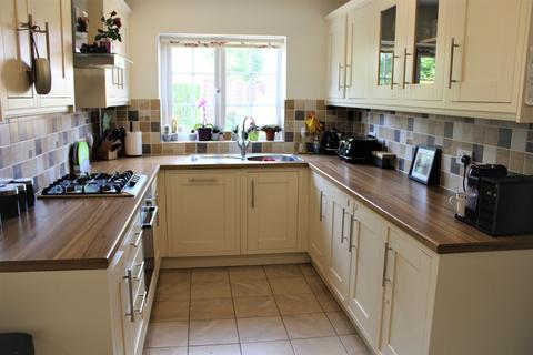 4 bedroom detached house for sale, Leeds LS17