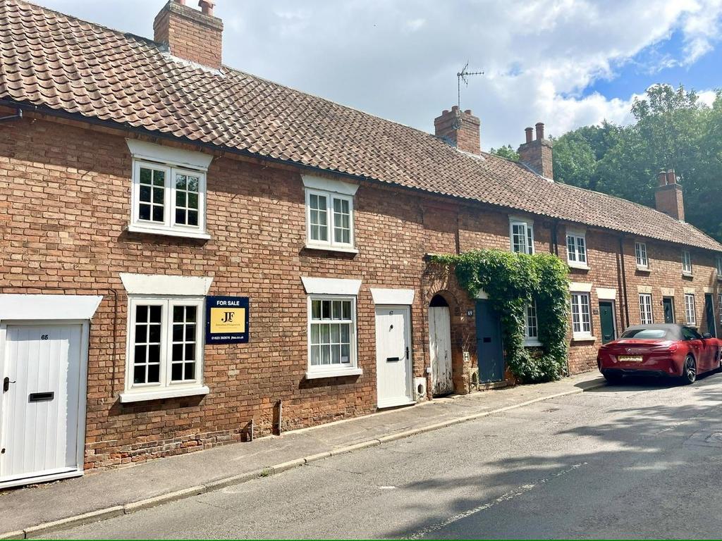 Fiskerton Road, Southwell NG25 3 bed terraced house for sale £220,000