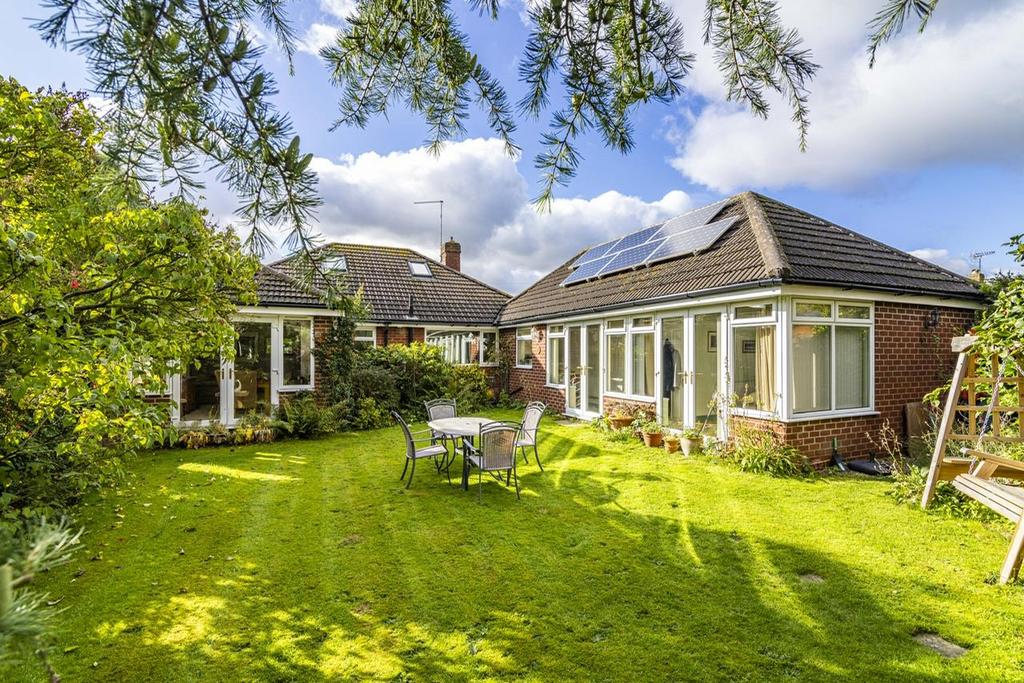 Far Back Lane, Farnsfield Newark NG22 3 bed detached bungalow for sale