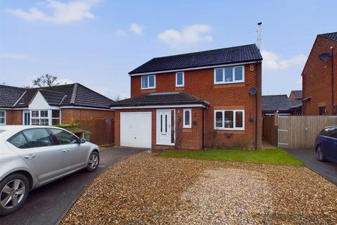 4 bedroom detached house for sale - South Parade, Leven, Beverley