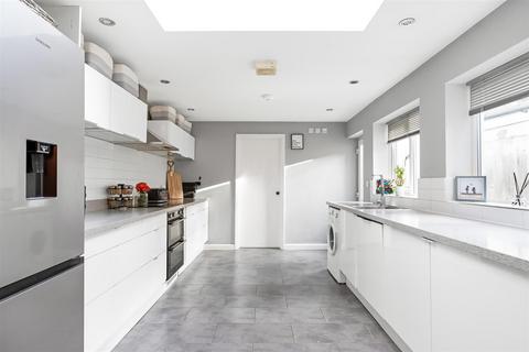 120 Commonwealth Road, Caterham, CR3 6LS