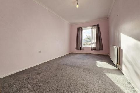 74 Penmere Road, St Austell, PL25 3PE