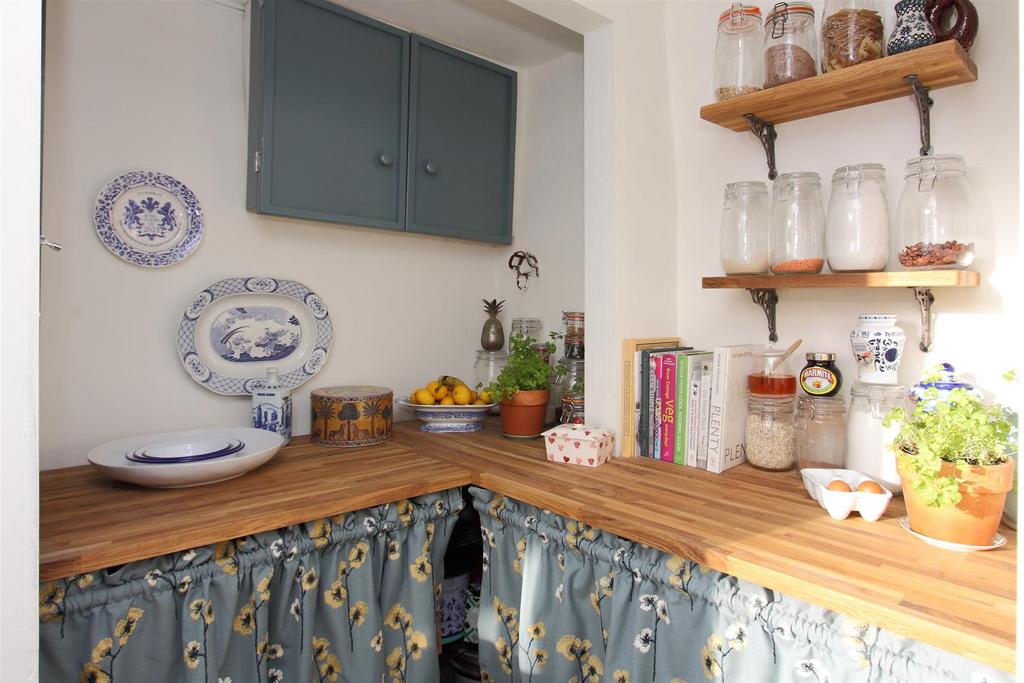 Jasmine Cottage - Pantry