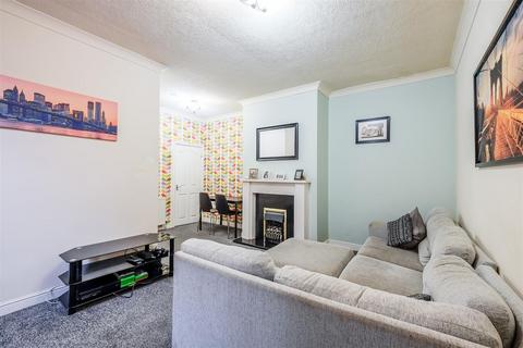 2 bedroom end of terrace house for sale, Little Woodhouse, Brighouse