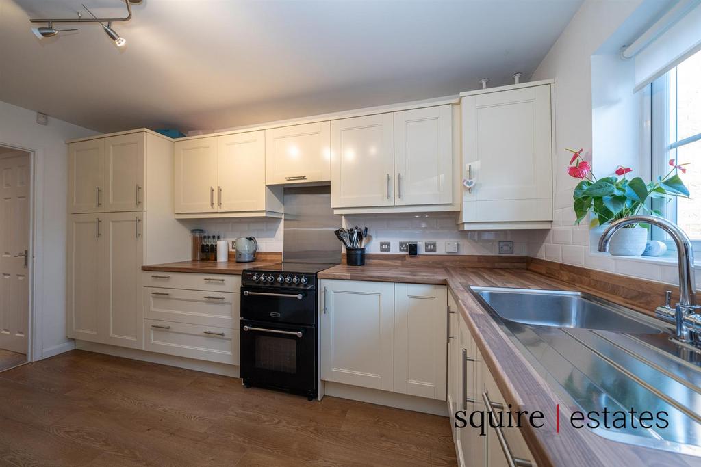 Betjeman Way, Hemel Hempstead 3 bed detached house for sale £575,000