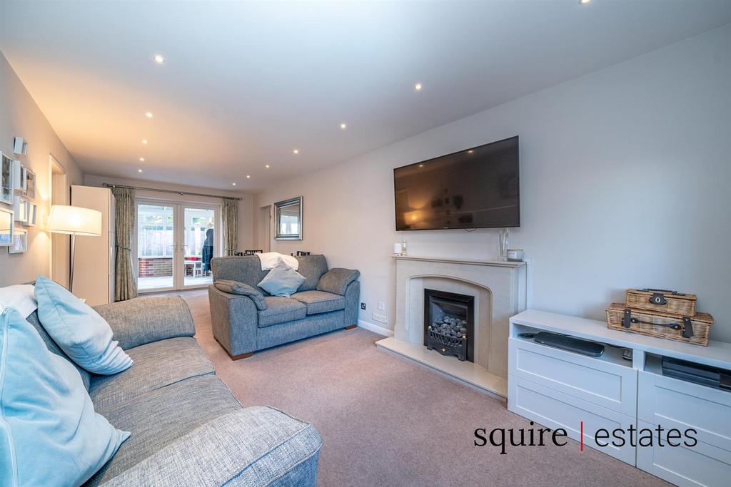 Betjeman Way, Hemel Hempstead 3 bed detached house for sale £575,000