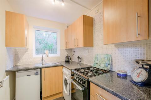 2 bedroom apartment for sale, Portland Close, Lindley, Huddersfield, HD3