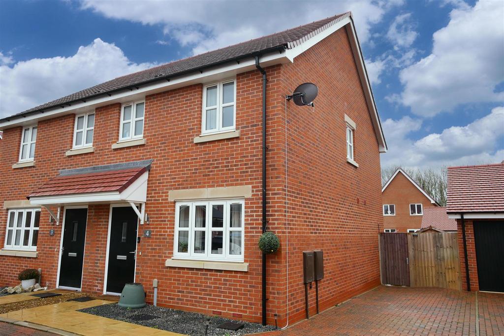 King Close, Chalgrove OX44 2 bed semidetached house £350,000