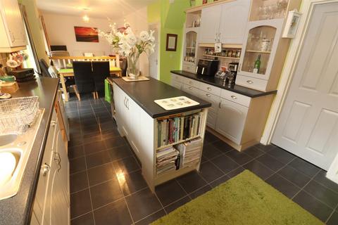 16 Batsmans Drive, Rushden, NN10 6EW