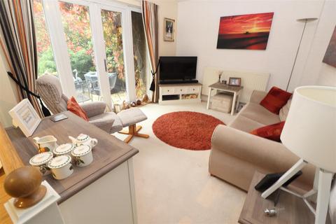 16 Batsmans Drive, Rushden, NN10 6EW