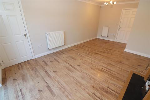 17 Birkdale Drive, Rushden, NN10 0YG