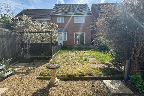 17 Birkdale Drive, Rushden, NN10 0YG