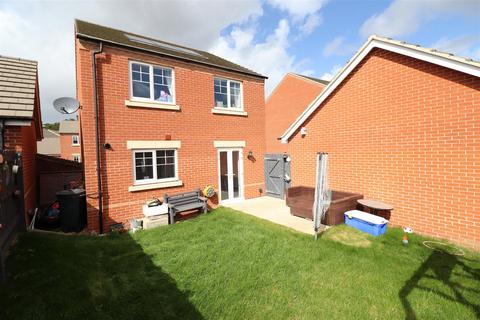 10 Darsdale Drive, Raunds, Wellingborough, NN9 6FU