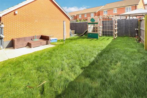 10 Darsdale Drive, Raunds, Wellingborough, NN9 6FU