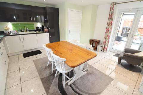 3 Bernard Vann Close, Rushden, NN10 0ZD