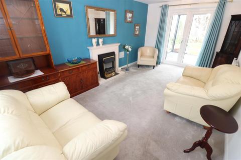 3 Bernard Vann Close, Rushden, NN10 0ZD