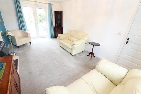 3 Bernard Vann Close, Rushden, NN10 0ZD