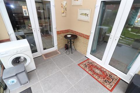 3 Bernard Vann Close, Rushden, NN10 0ZD